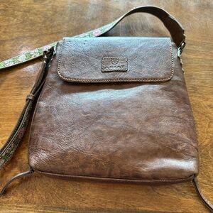 Ariat CCW Addison crossbody purse.
